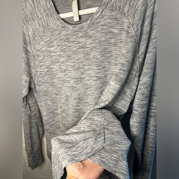Athleta Long Sleeved Lightweight Top Women’s Size Large - Picture 7 of 8